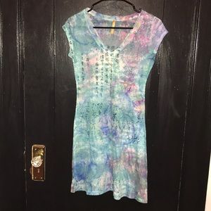 Justified tie dye type sheer T-shirt dress with Asian writing - y2k